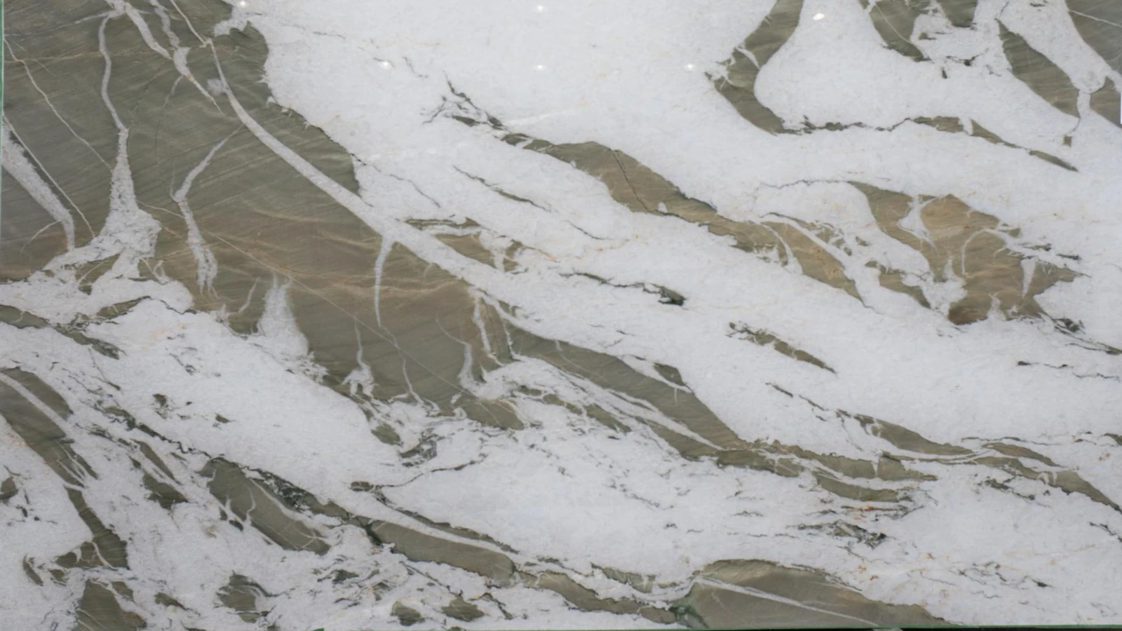 Catalog image for RAGGIO D LUNA POLISHED QUARTZITE 2CM