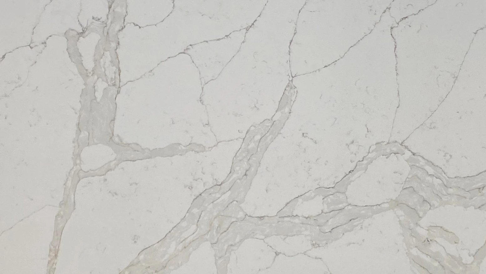 Catalog image for ROYAL POLISHED ME QUARTZ JUMBO 2CM 126X63