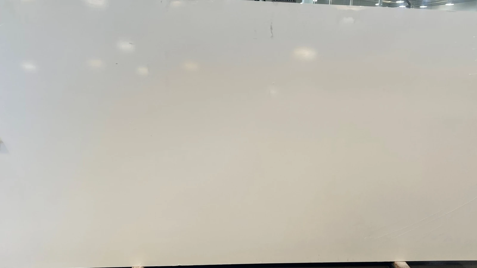 Catalog image for WHITE HARV POLISHED ME QUARTZ 2CM JUMBO 126X63