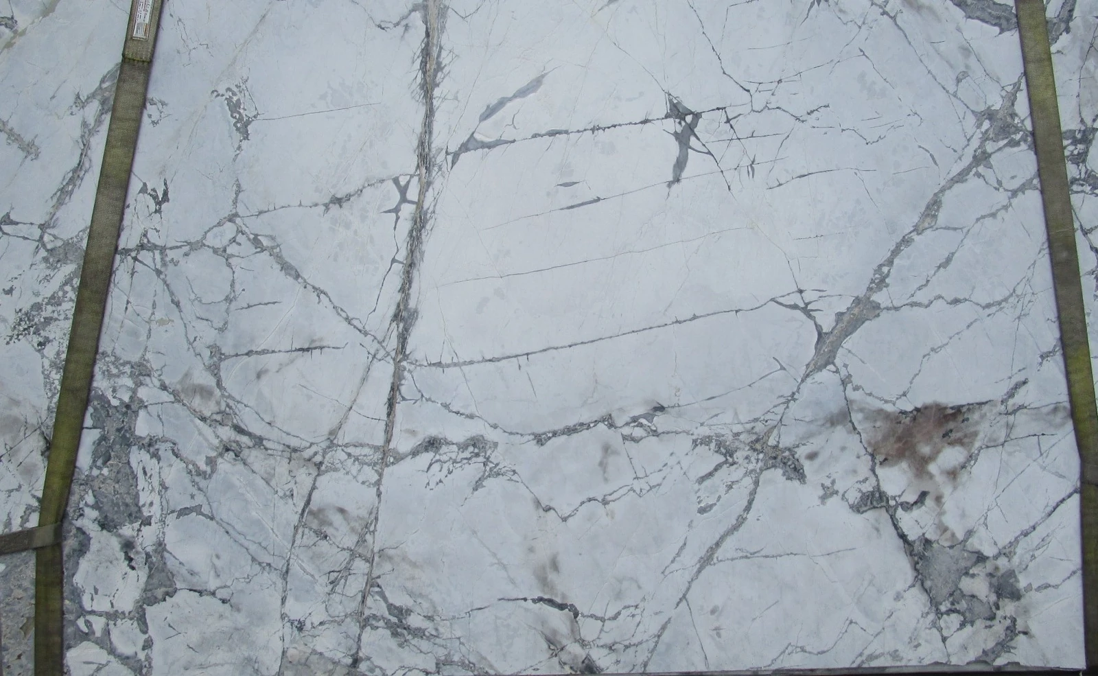INVISIBLE GREY 3/4 THICK BRUSHED MARBLE — supplier catalog image
