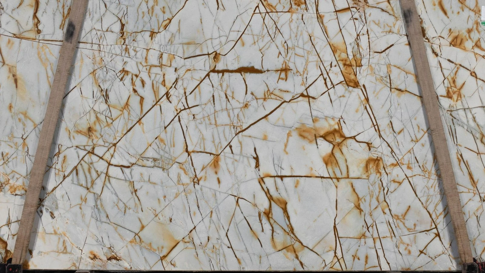 Catalog image for MAPA MUNDI POLISHED QUARTZITE 2CM