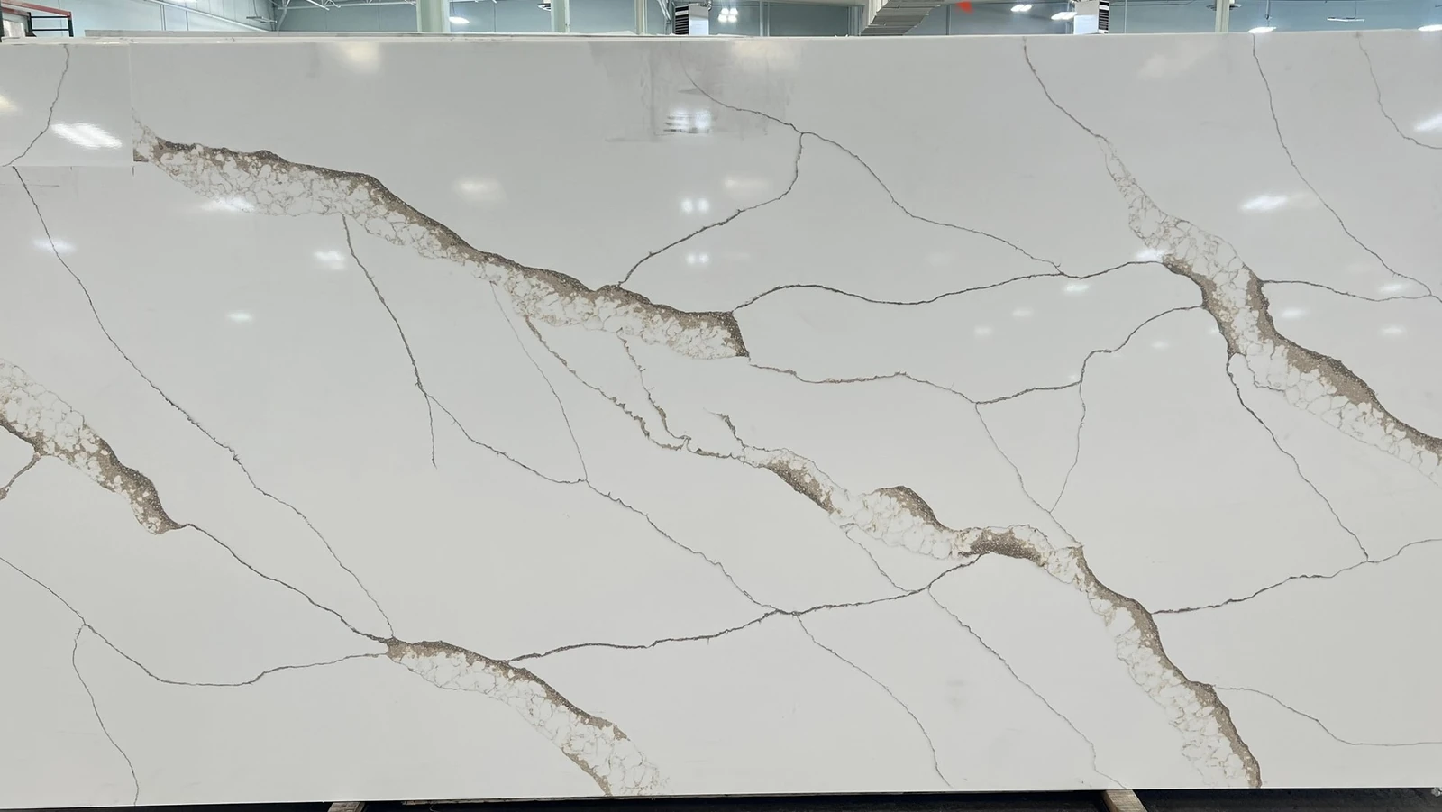 Catalog image for SERENITY POLISHED N ME QUARTZ 2CM JUMBO B 128X63