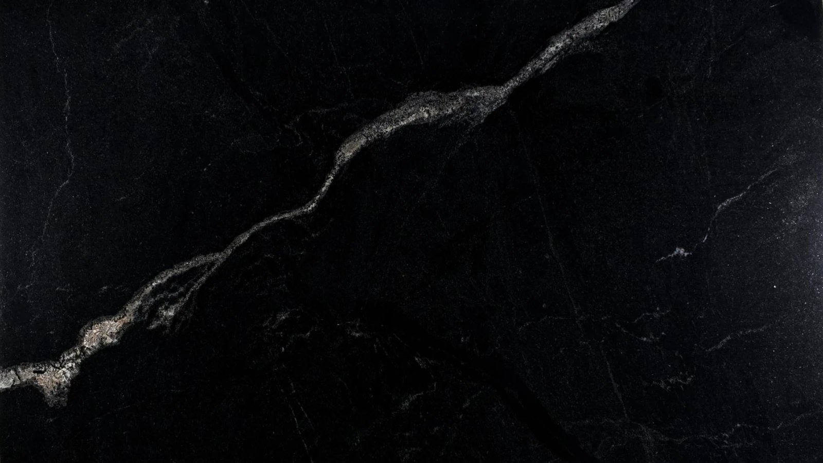 Catalog image for BLACK MISTY LEATHER GRANITE 2CM
