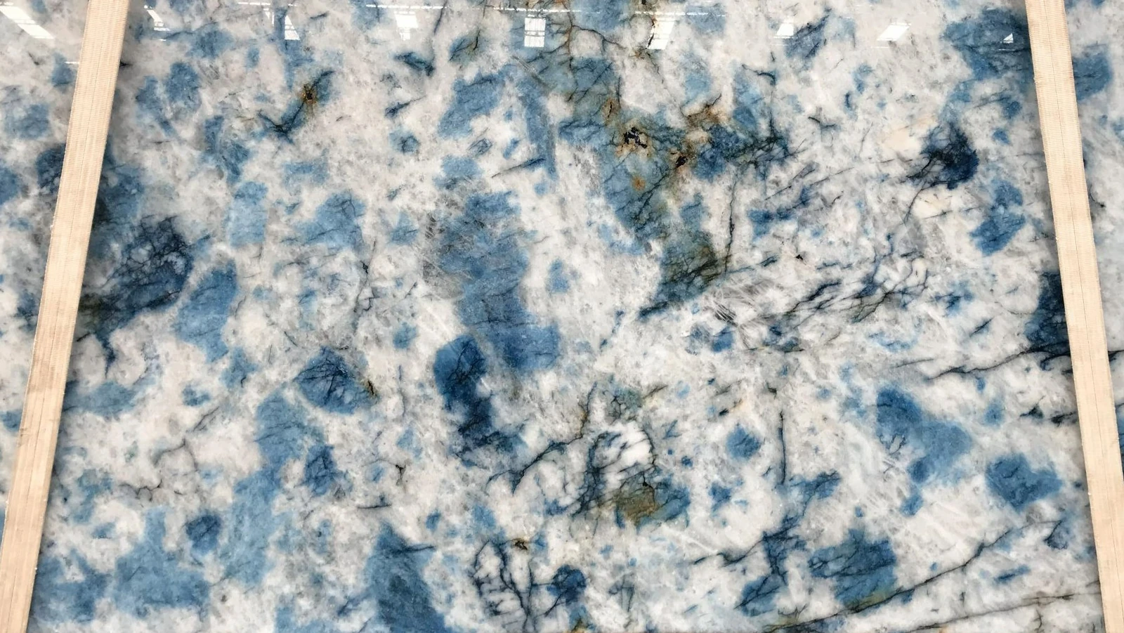 Catalog image for CRISTALLO BLUE POLISHED QUARTZITE 2CM