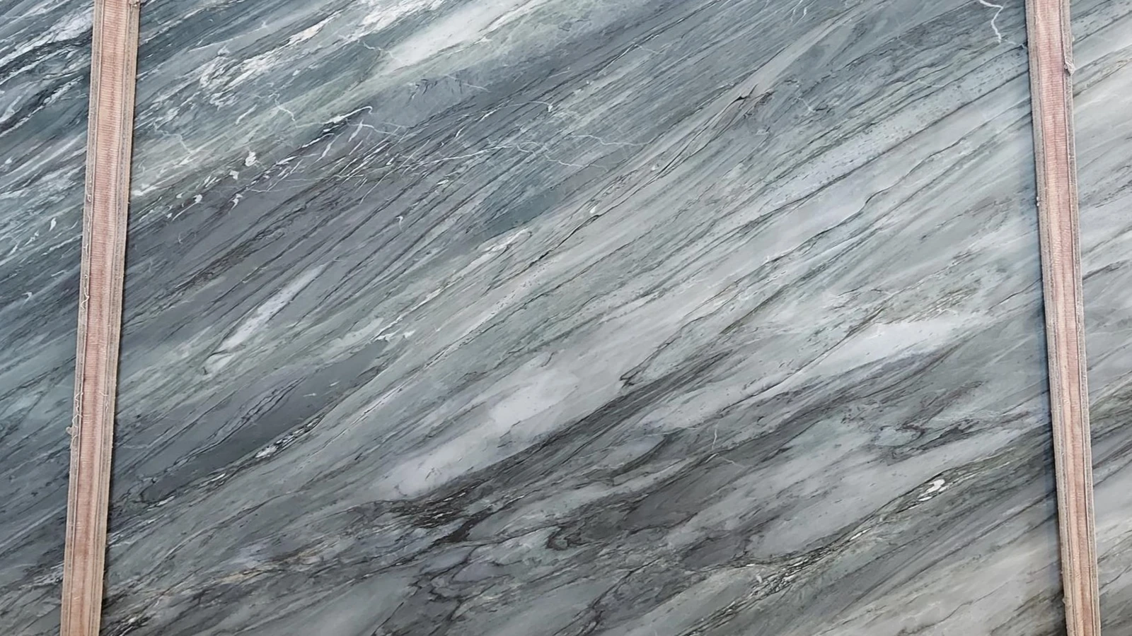 Catalog image for AMAZON REEF POLISHED QUARTZITE 2CM