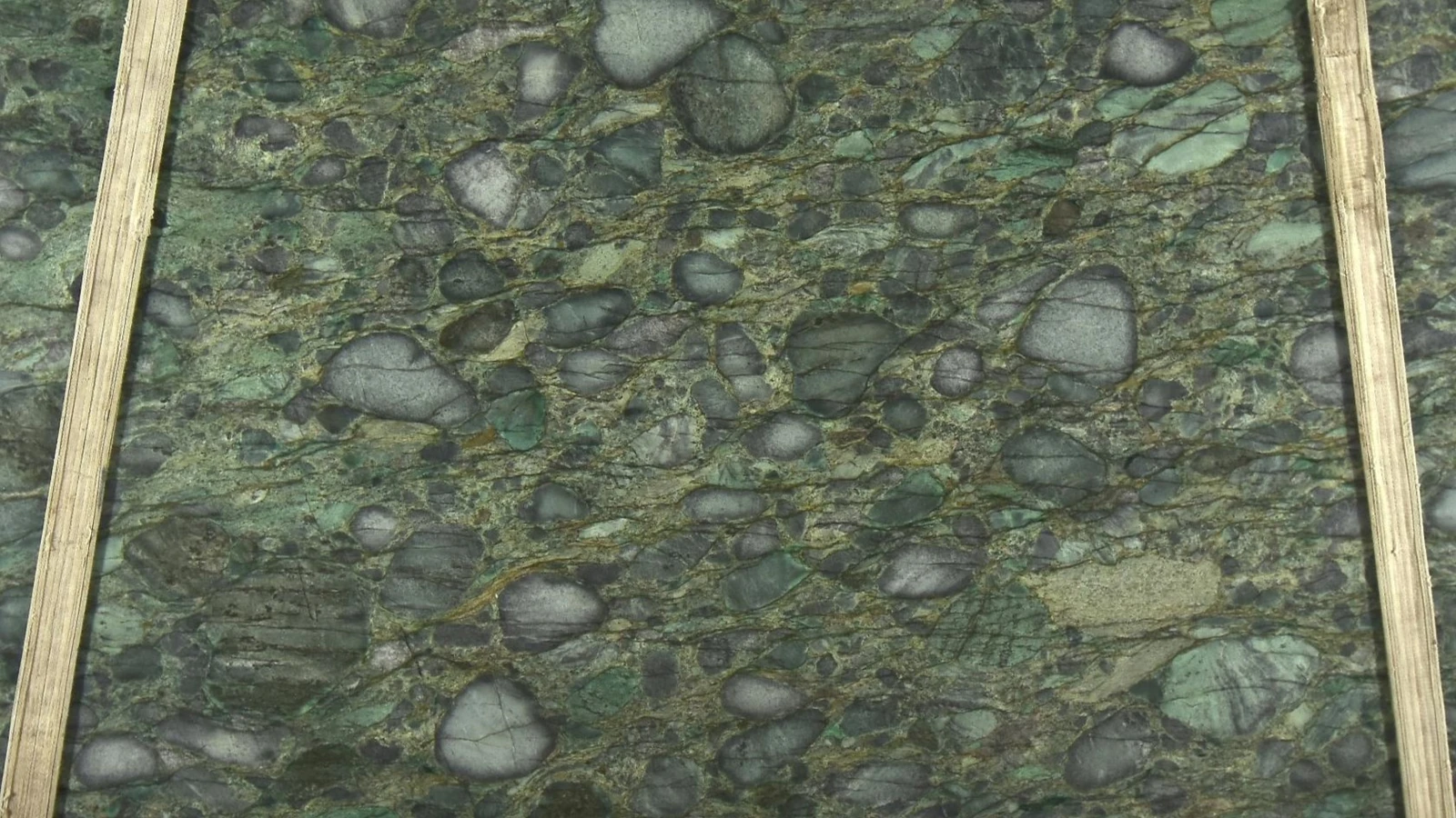 Catalog image for NEW EMERALD GREEN VULCANO QUARTZITE 2CM