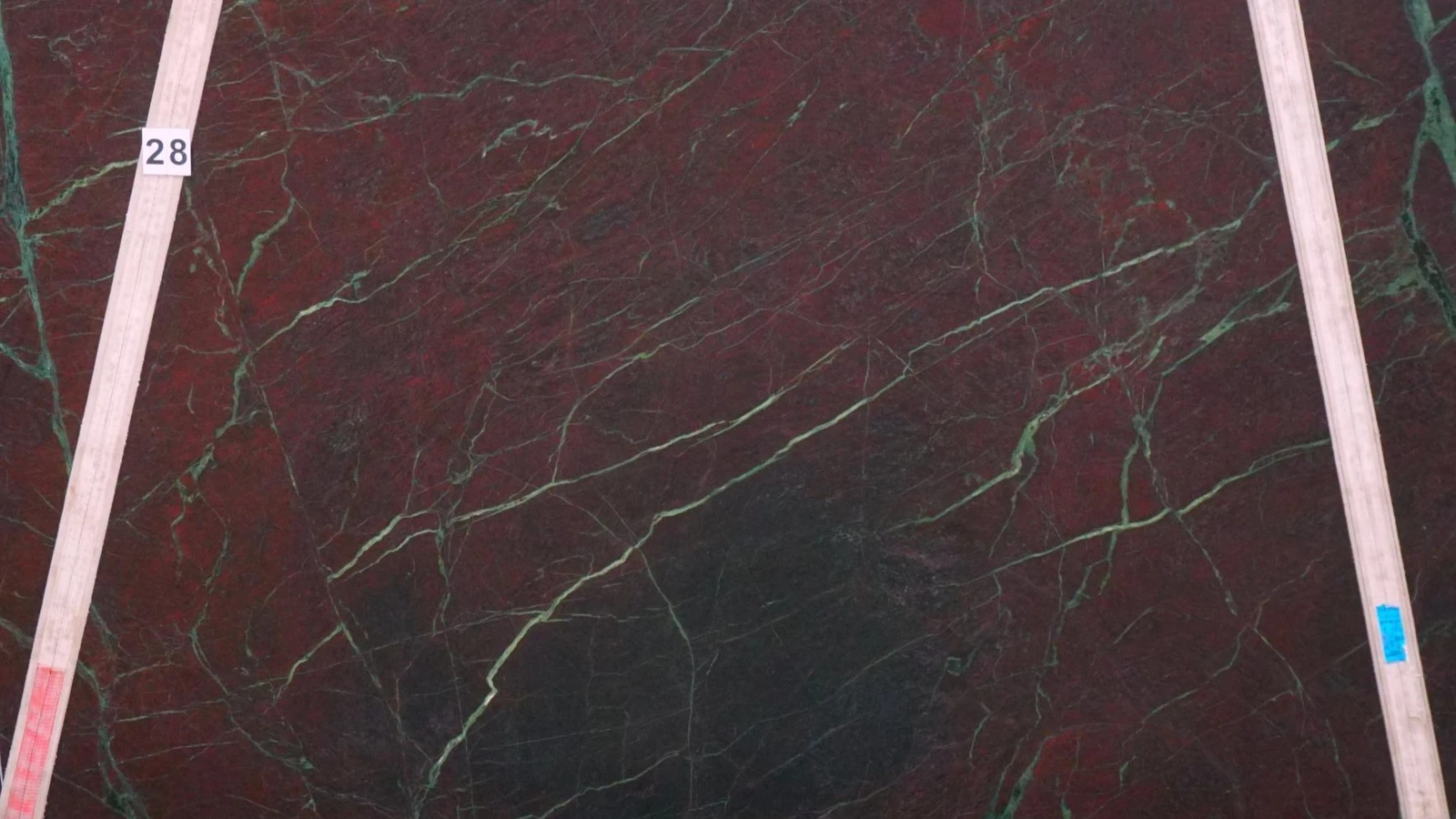Catalog image for MOULIN ROUGE VULCANO QUARTZITE 2CM