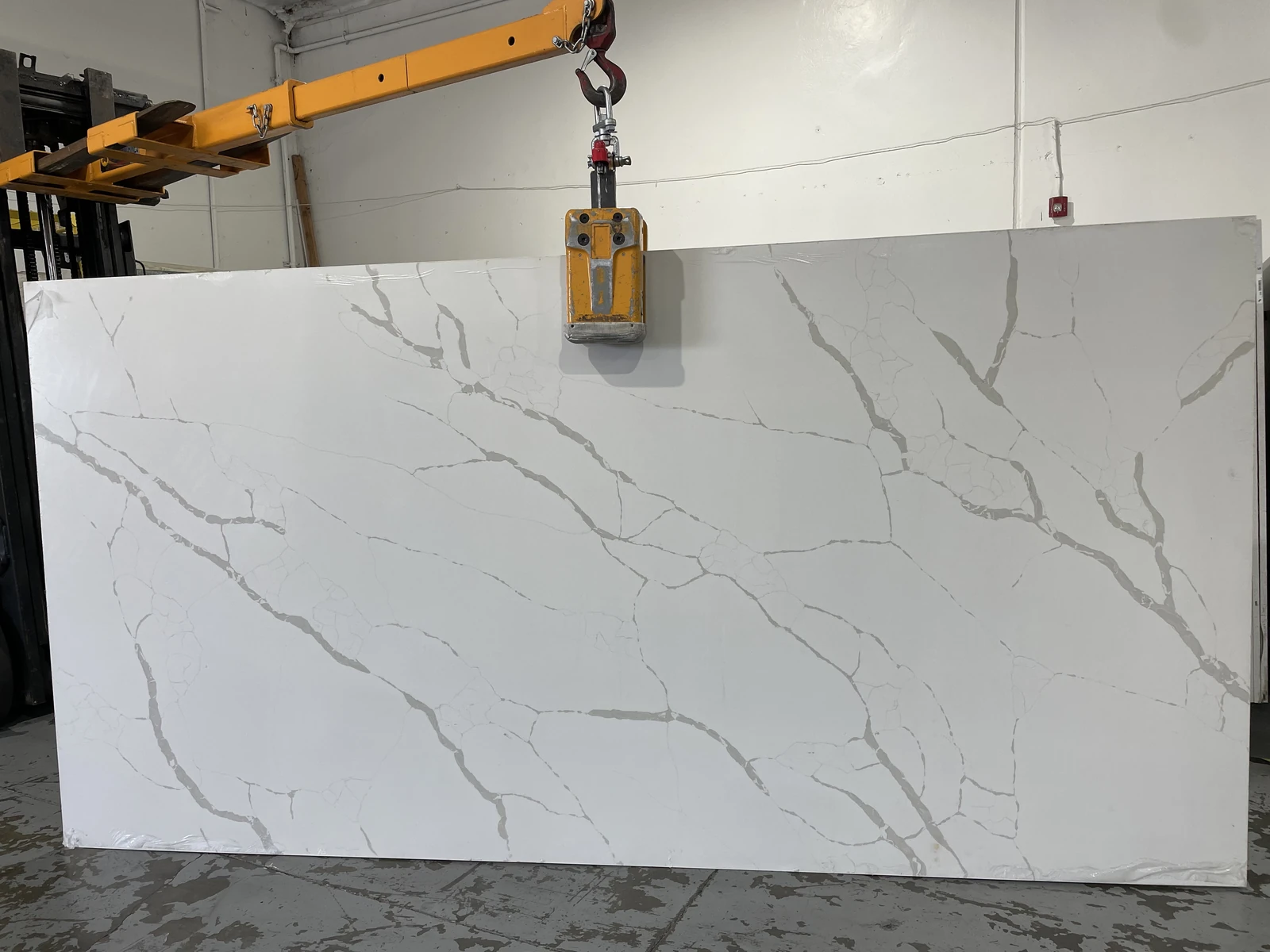 CALACATA LASA 2CM JUMBO 127X64 BM — supplier catalog image