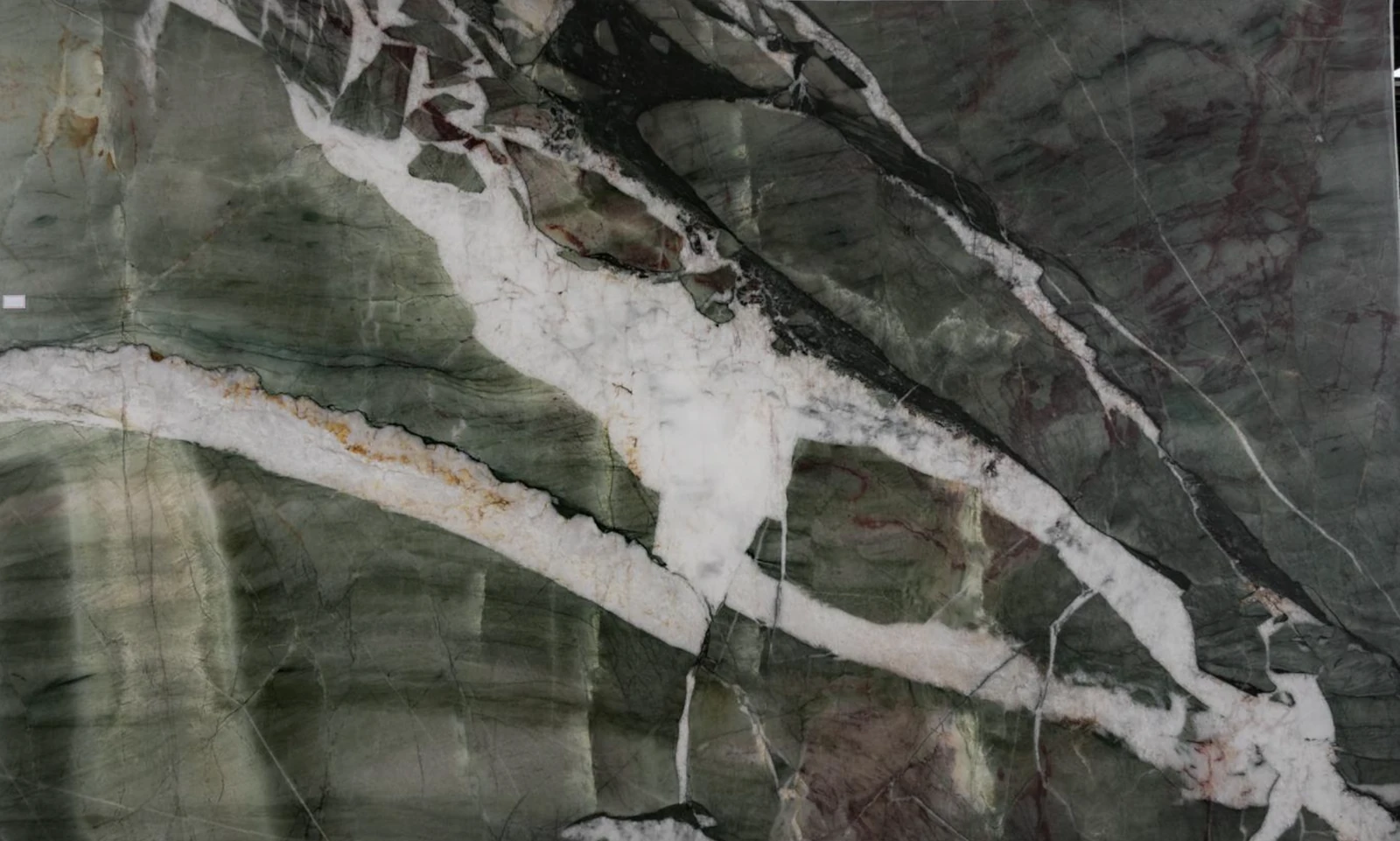Catalog image for TAIGA CRYSTAL POLISHED QUARTZITE 2CM