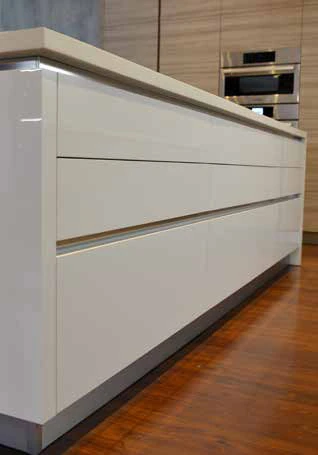 Cabinet-system drawer detail